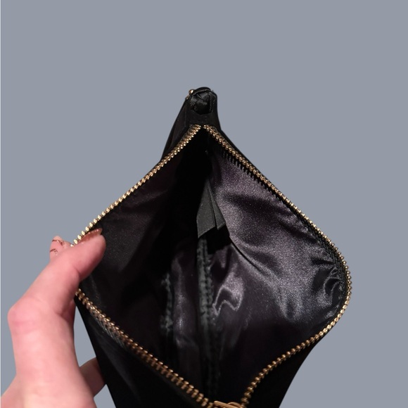 GWP Gucci Black Velvet Crossbody Bag with Gold Chain - Picture 7 of 9